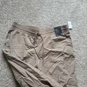 GAPfit high rise runaround pants